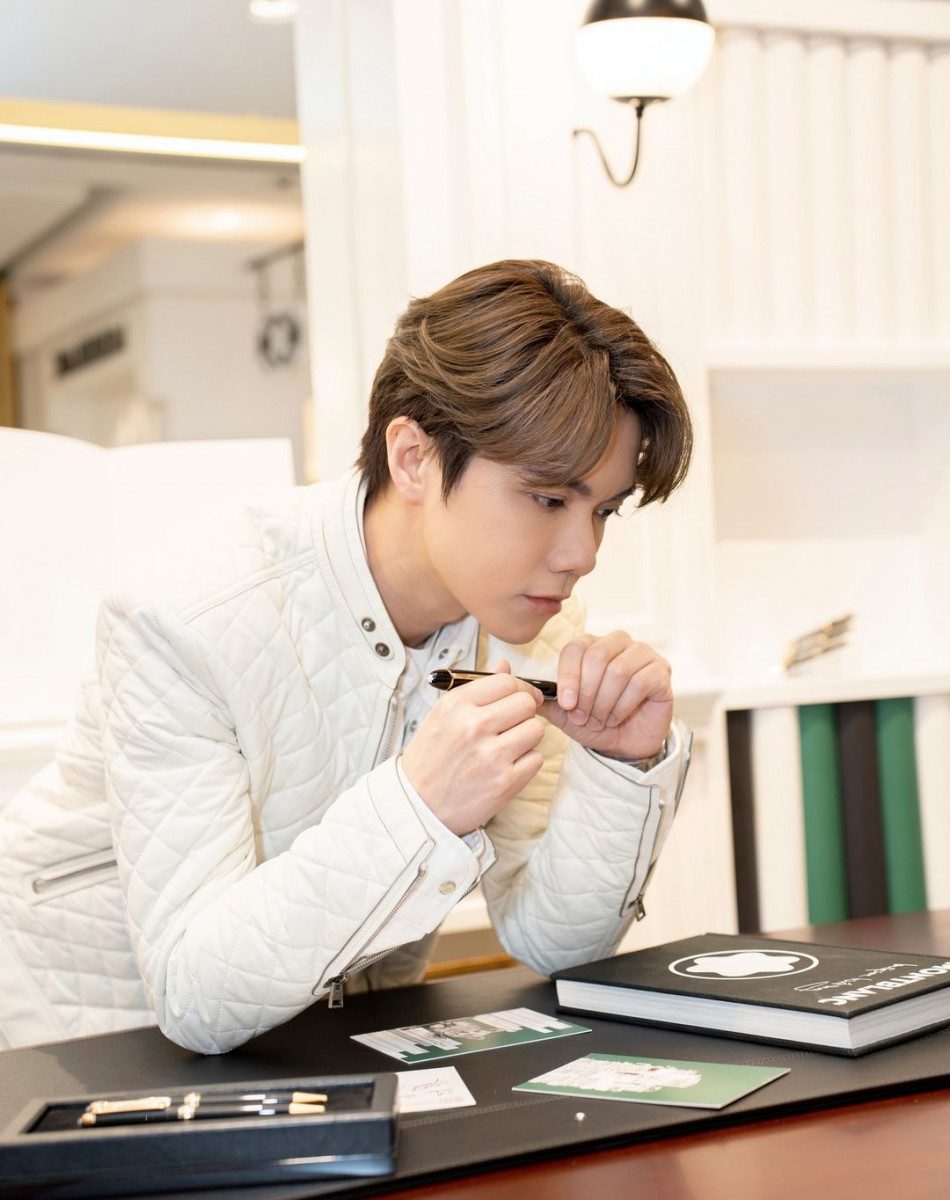 張敬軒曾窮捱麵包陷人生低谷更患抑鬱症靠設計及整理筆記簿紓緩壓力- 新城健康＋